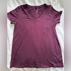 Arie Real Soft V Neck Tshirt. Size Medium.